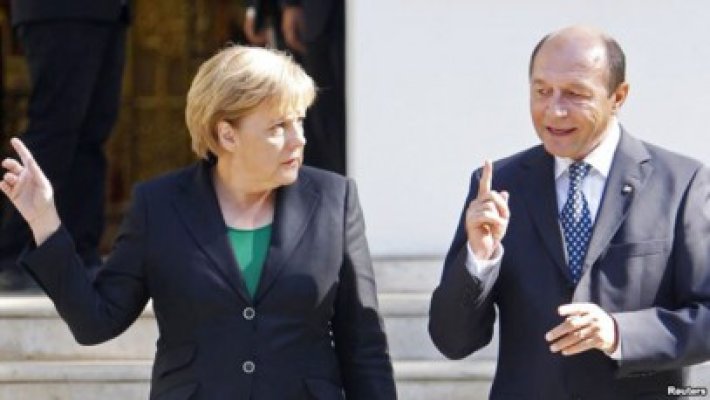 Băsescu o felicită pe Merkel pentru victoria în alegeri